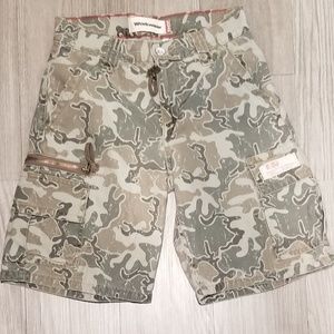 Boys size 8 Levi's cargo shorts EUC